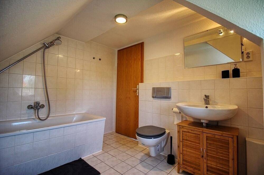 Ganze Wohnung, Kleine Giebelwohnung im Ferienhaus Makrele von 1877 in Sundhagen, Stralsund Umland