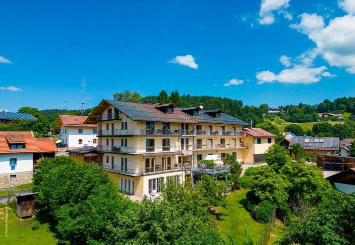 Hotel für 3 Personen, mit Balkon und Terrasse sowie Garten und Pool in Spiegelau