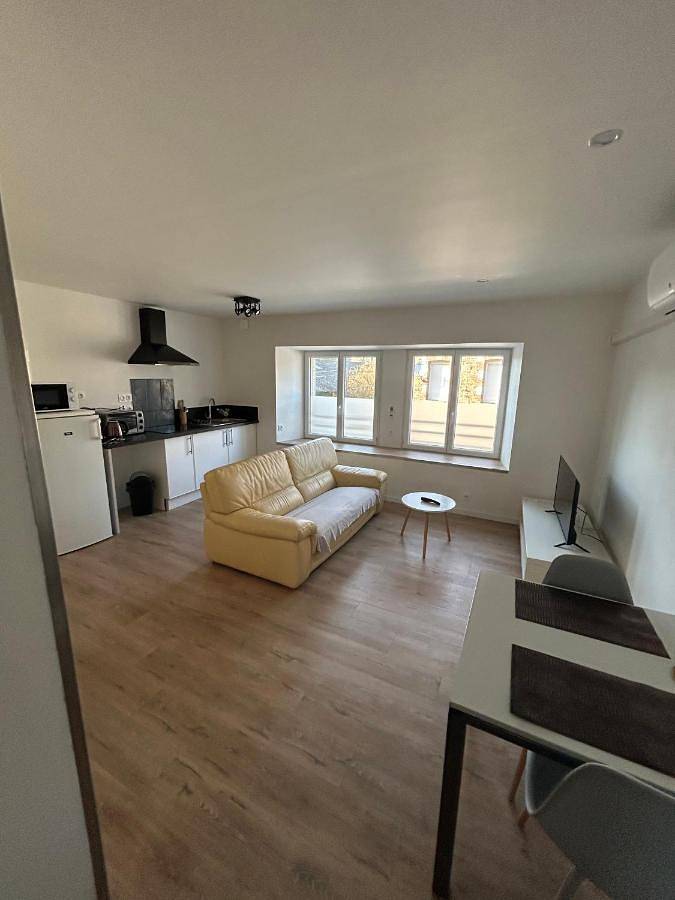 Gîte pour 3 personnes, avec terrasse à Miniac-Morvan - 2