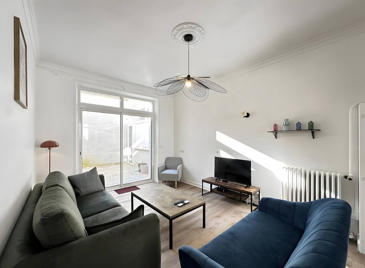 Casa Vacacional de 146 m² cerca del centro con terraza privada y Wi-Fi in Reims, Marne