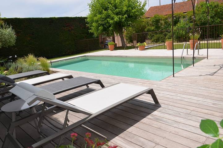 Gîte pour 4 personnes, avec jardin ainsi que terrasse et piscine à L'Isle-sur-la-Sorgue
