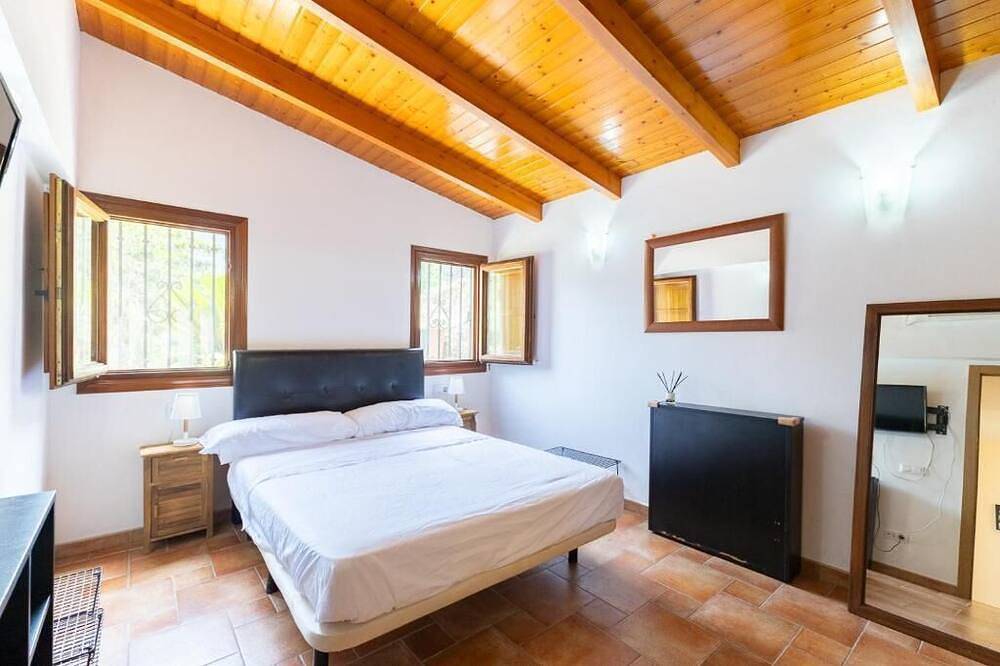 Chalet in the mountains, just 10 minutes from the beach! in Alzira, Valencia Provincie