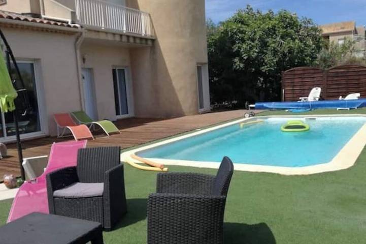 Ferienwohnung für 4 Personen, mit Balkon und Pool sowie Garten in Giens