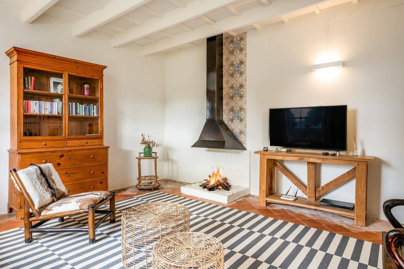 Villa 'Torret' com espaço de trabalho, piscina, terraço e Wi-Fi in Torret, Sant Lluís