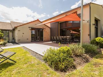 Gîte pour 10 personnes, avec jardin et terrasse à Château-Thébaud