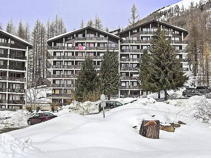 Gîte pour 2 personnes, avec balcon ainsi que sauna et piscine dans Zinal