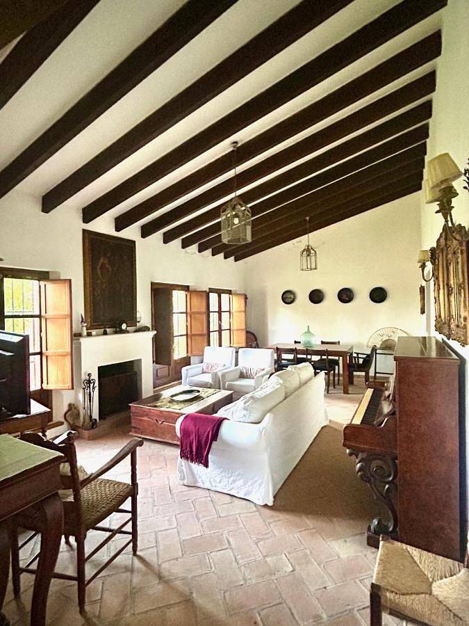 Casa de vacaciones para 10 personas, con piscina además de vistas y jardín, Se admiten mascotas en Sanlúcar la Mayor