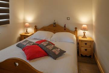 Gîte pour 2 personnes, avec jardin ainsi que balcon et vue dans Gex