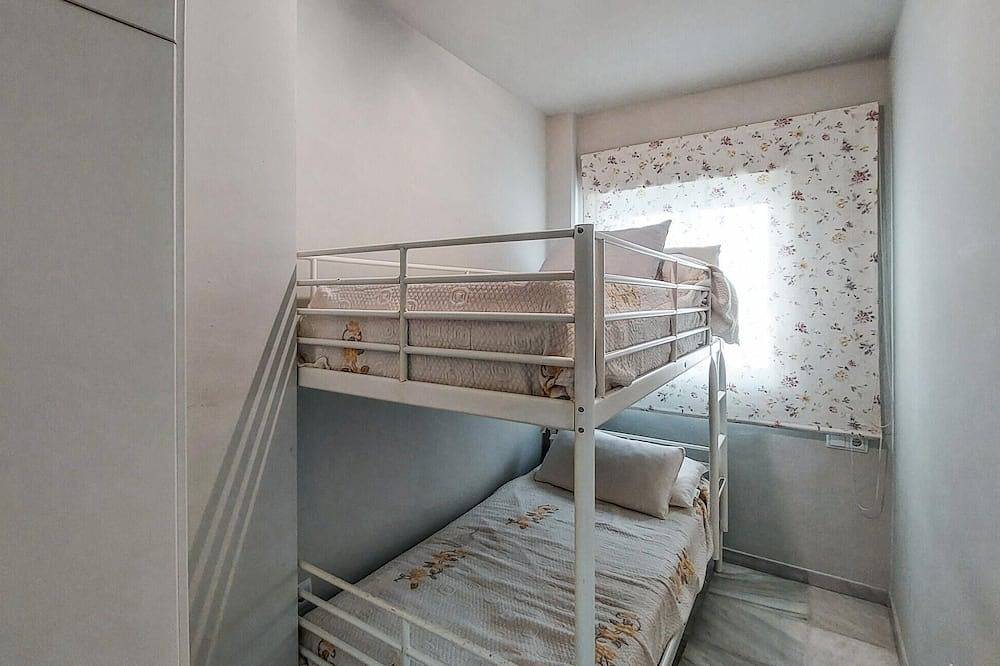Awesome home in Rota with Wifi in Playa de la Costilla (Rota), Rota