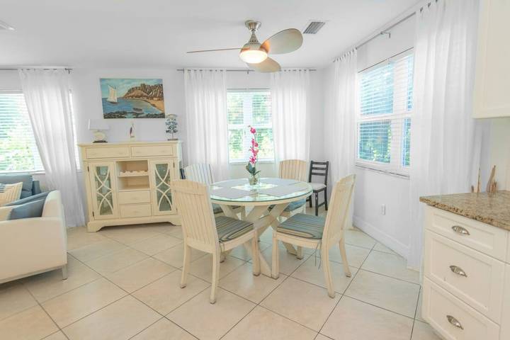 Vacation rental for 8 people, with yard and balcony, kid friendly in St. Lucie County