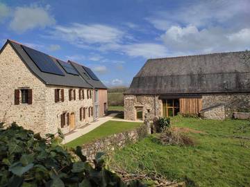 Gîte pour 10 personnes, avec jardin et terrasse à Saint-Georges-de-Chesné
