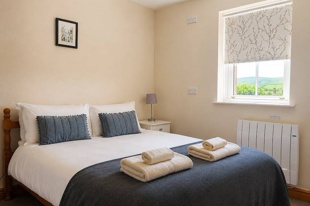 Entire apartment, Howgills Apartment 10 (self-catering accommodation with free parking and Wi-Fi) in Sedbergh, Yorkshire Dales National Park