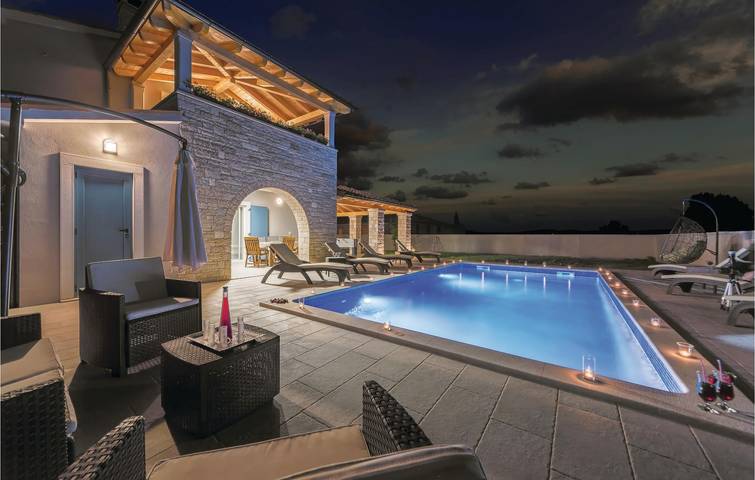 Location de vacances pour 10 personnes, avec jacuzzi ainsi que sauna et terrasse, animaux acceptés à Loborika - 4