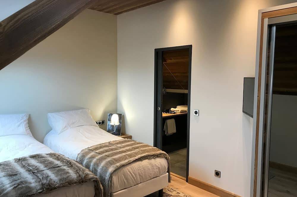 Villa 200 m from Lake Annecy with terrace and parking in Sévrier, Parc naturel régional du Massif des Bauges