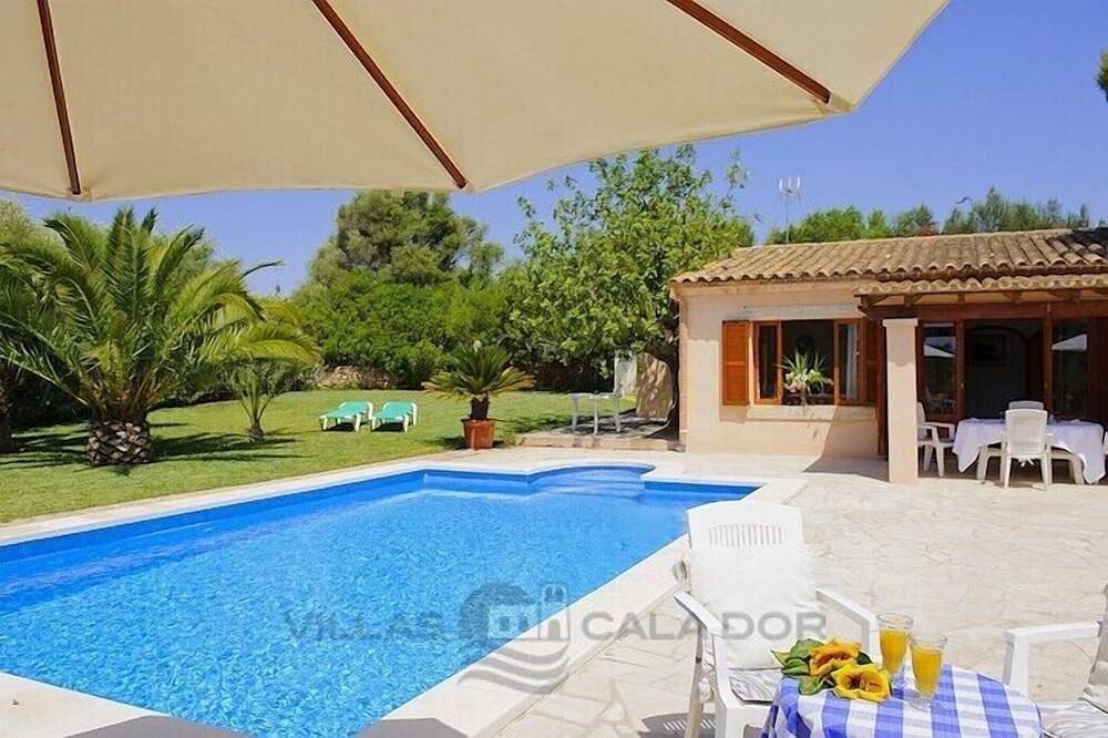 Ferienhaus in Strandnähe, Haupt- und Nebenhaus, privater Pool,  grosser Garten in Santanyí, Mallorcas Küste