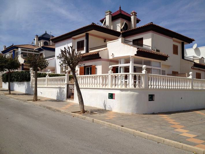 Apartamento para 6 personas, con Terraza además de Jardín y Piscina en Pilar de la Horadada