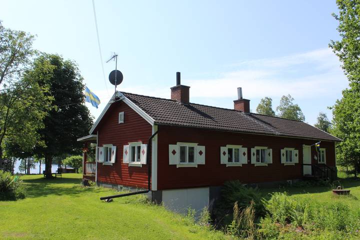 Ferienhaus für 8 Personen, mit Garten und Seeblick sowie Sauna, mit Haustier