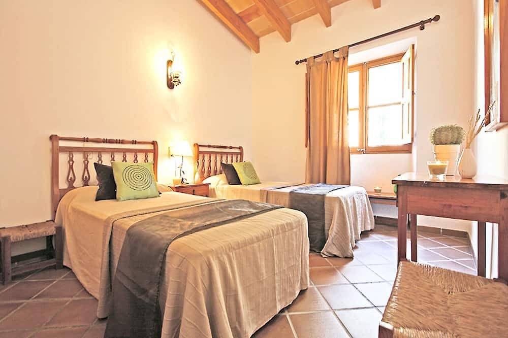 Ses Tanquetes: piscina privada, internet, jardín, barbacoa y terraza. in Sineu, Interior de Mallorca