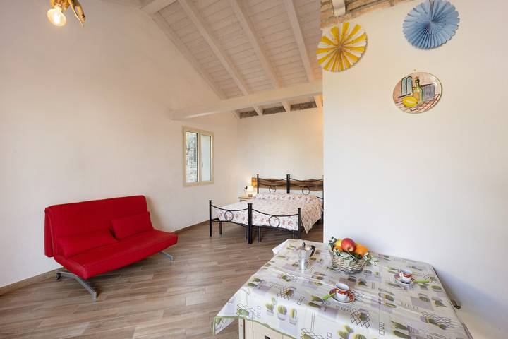Casa vacanze 'Timo' con vista mare, piscina condivisa e aria condizionata in Pompeiana, Riviera di Ponente