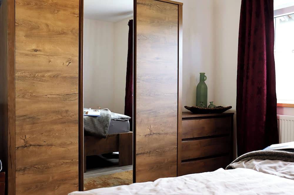 Ganze Wohnung, Ferienwohnung 55qm mit Balkon und Gartenblick in Traunreut, Landkreis Traunstein