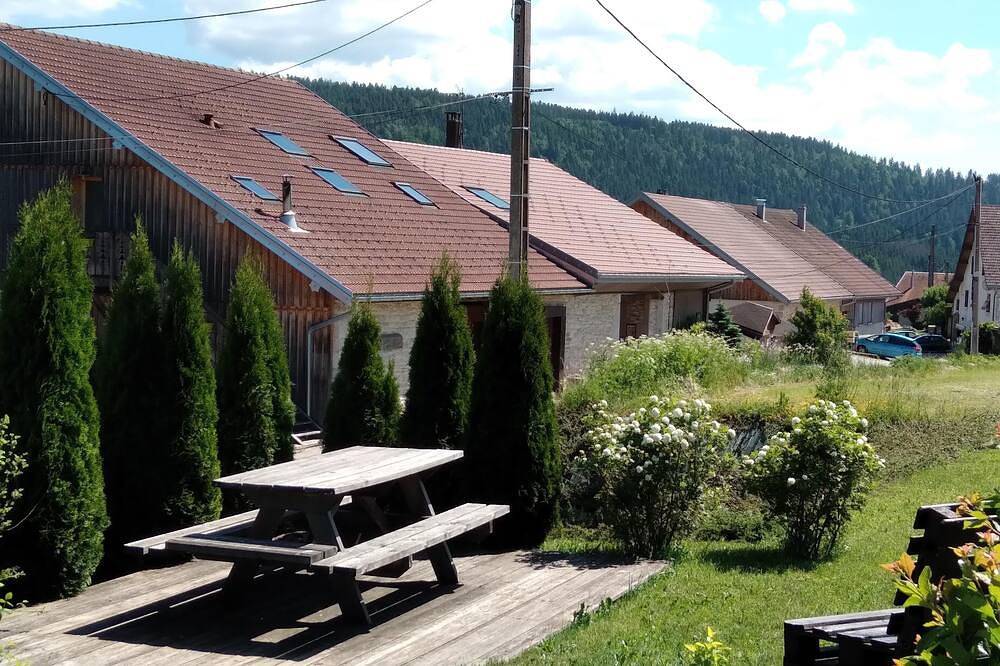 Apartamento entero, Gite 2-3 persons in Arçon, Doubs (desambiguación)