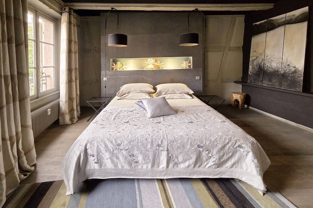 Appartement entier, “Bois & Velours“ équilibre parfait entre le charme alsacien et le caractère déco in Colmar, Région de Colmar