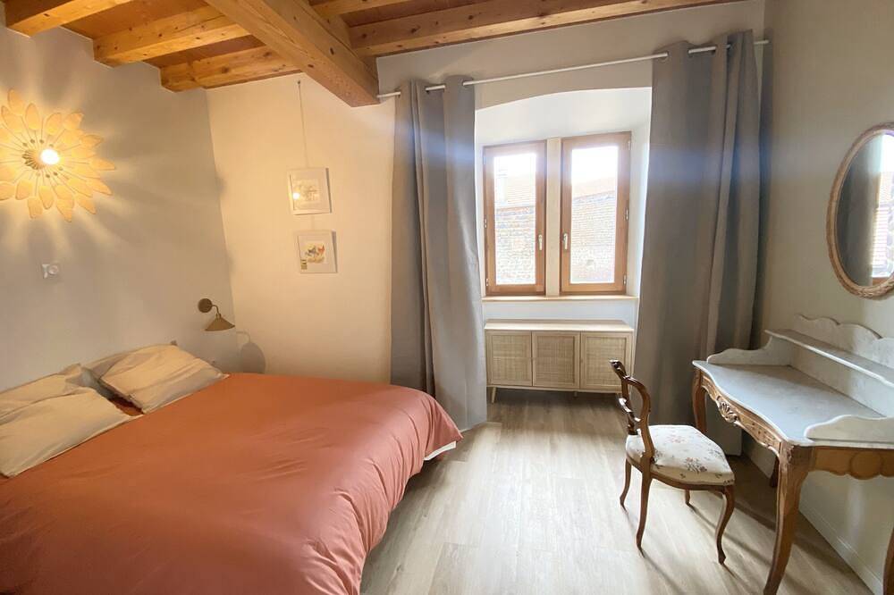 Maison Forte du Xvi -ème Siècle Entre les Gorges de la Loire et Allier in Vergezac, Haute-Loire