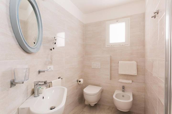 Hôtel pour 2 personnes, avec bassin pour enfant ainsi que vue et jardin, adapté aux familles à Misano Adriatico - 4