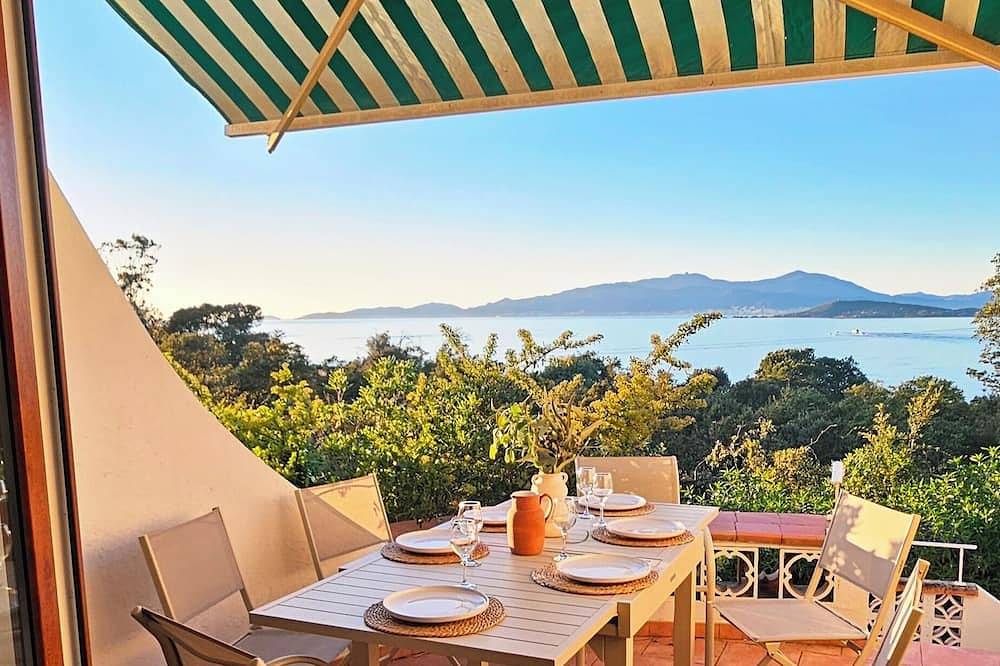 Plage de Mare e Sole  à 100 m in Coti-Chiavari, Région d'Ajaccio