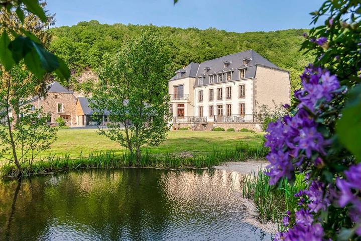 Château pour 60 personnes, avec Balcon et Terrasse ainsi que Jardin et Piscine dans les Ardennes