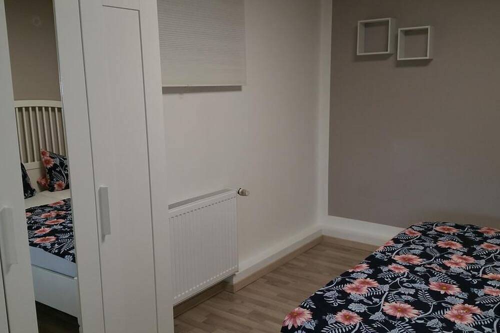 Ganze Wohnung, Ferienwohnung mit Terrasse und Kamin, 2 Schlafzimmer, max. 4 Personen in Bodenwerder, Landkreis Holzminden