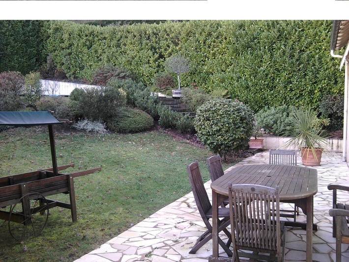 Location de vacances pour 11 personnes, avec vue et jardin ainsi que piscine et terrasse à Brive-la-Gaillarde - 3