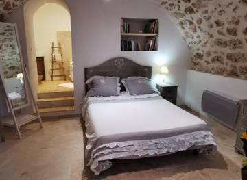 Chambre d’hôte pour 4 personnes, avec vue ainsi que vue sur le lac et jardin, animaux acceptés à Salernes