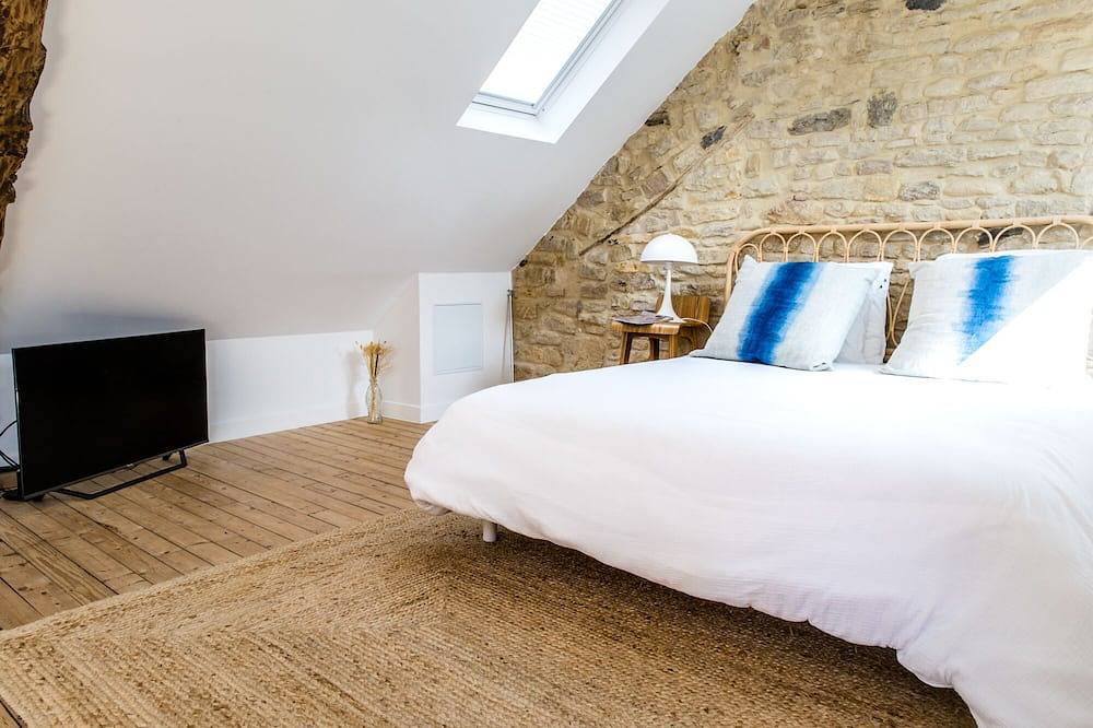 Entire apartment, Sea nature, charming spacious triplex 20 meters from the sea & 10km from Omaha Beach. in Port-en-Bessin-Huppain, Bayeux region