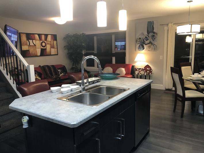 Vacation rental for 8 people, with balcony and garden in Edmonton