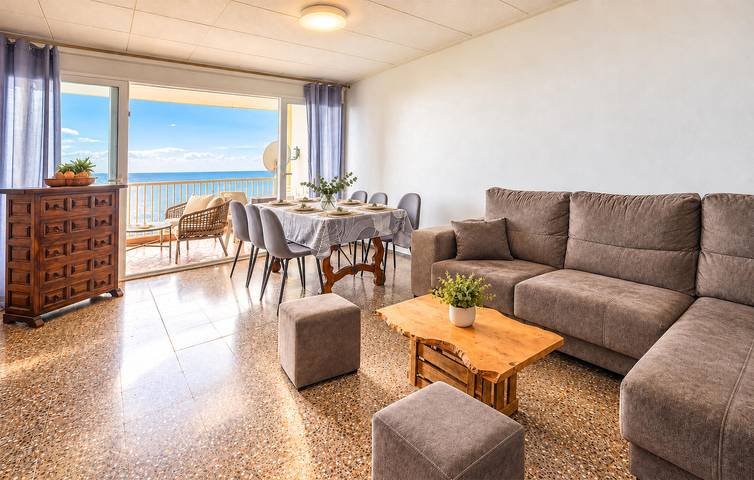 Apartamento vacacional entero, Apartamento con vistas al mar, terraza y Wi-Fi in Pineda de Mar, Maresme