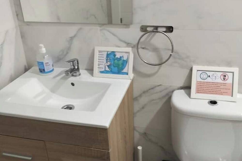 🌿 Cozy Room with Private Bathroom Near the Guggenheim in Bilbao, Bizkaia