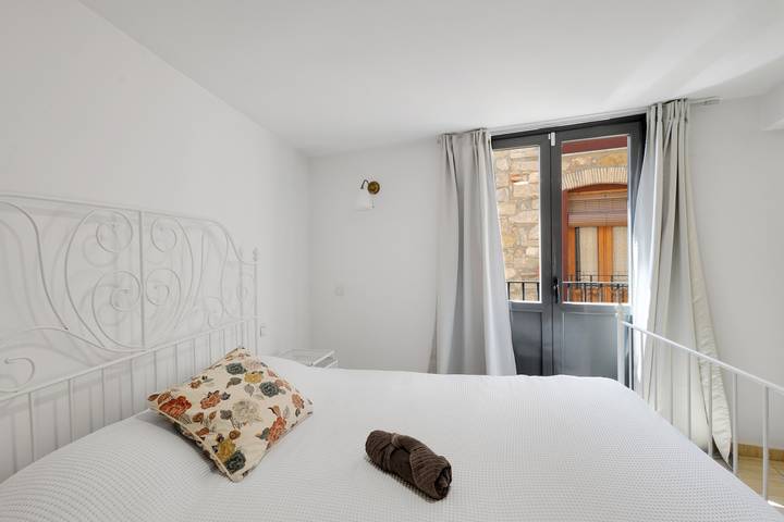 Hel lejlighed, Apartment 'Wonderful Loft Centre' with Balcony, Wi-Fi and Air Conditioning in Manresa, Pla de Bages DO