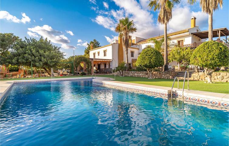 Poolside terrace apartment near Rio Guaro. in Periana, Cordillera Penibética
