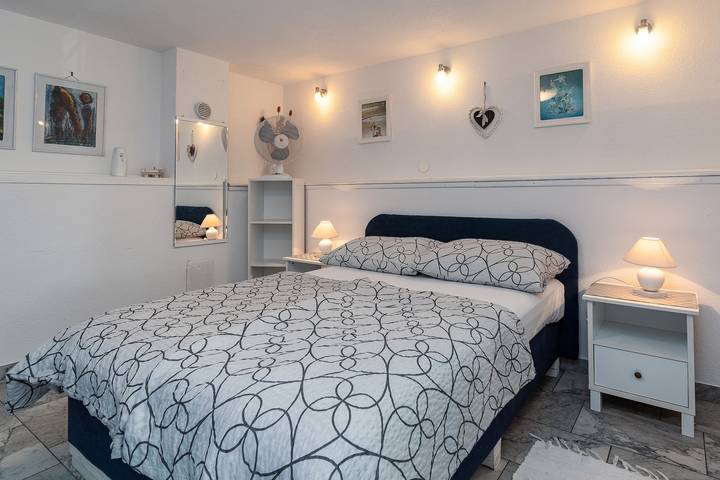 Apartament wakacyjny dla 3 osób, z balkon/ taras i sauna oraz basen w Novi Vinodolski