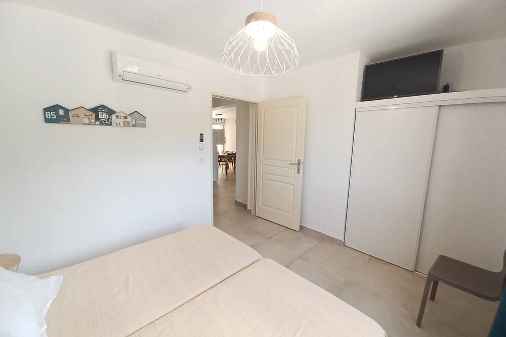 Appartamento intero, 3 bedroom flat, heated pool, air conditioning, wifi, 1 min river, 7 min beach in Galeria, Parco naturale regionale della Corsica