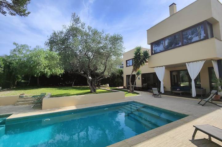 Villa pour 15 personnes, avec jardin et piscine - 1