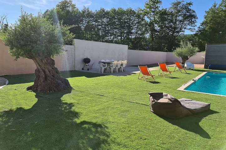 Villa pour 13 personnes, avec Terrasse et Jardin