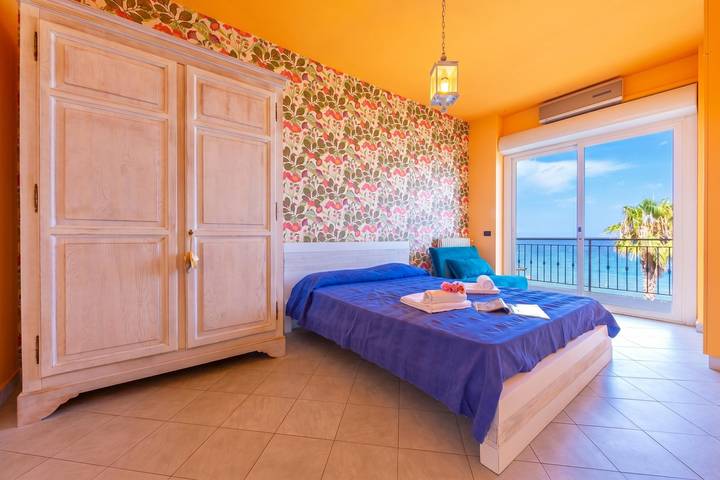 Appartamento intero, Laigueglia Beach, Seafront Sea-View Balcony in Laigueglia, Riviera di Ponente