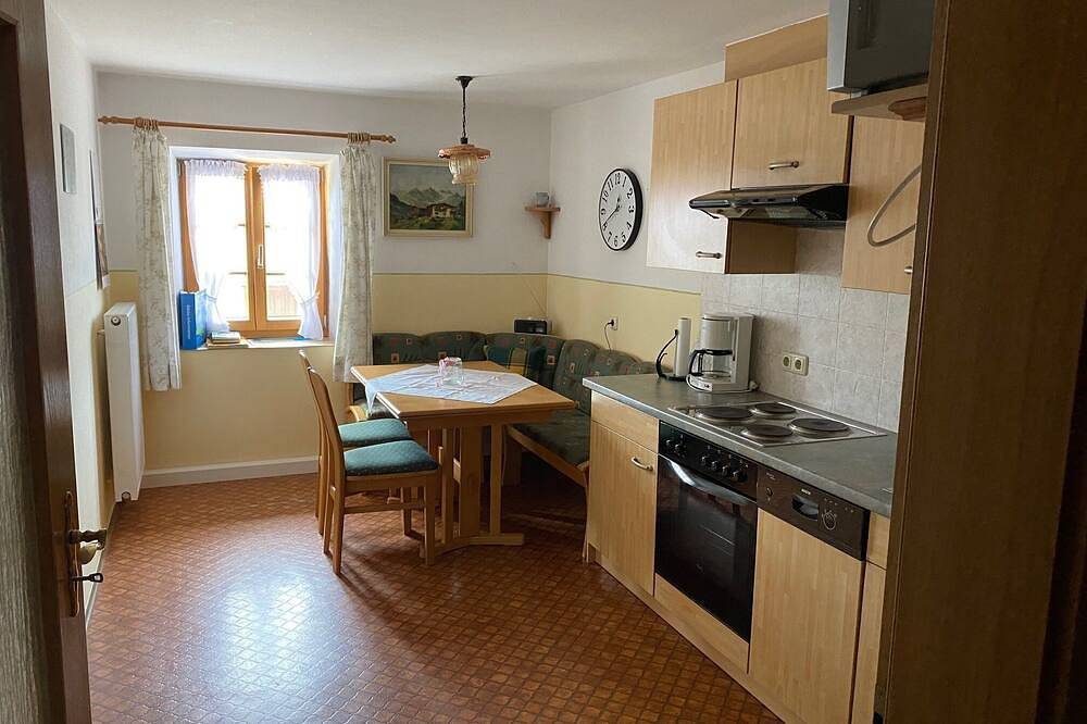 Ganze Wohnung, Ferienwohnung für 2-6 Personen, 70 qm, 2 Schlafzimmer, gr. Südbalkon in Breitbrunn am Chiemsee, Chiemsee