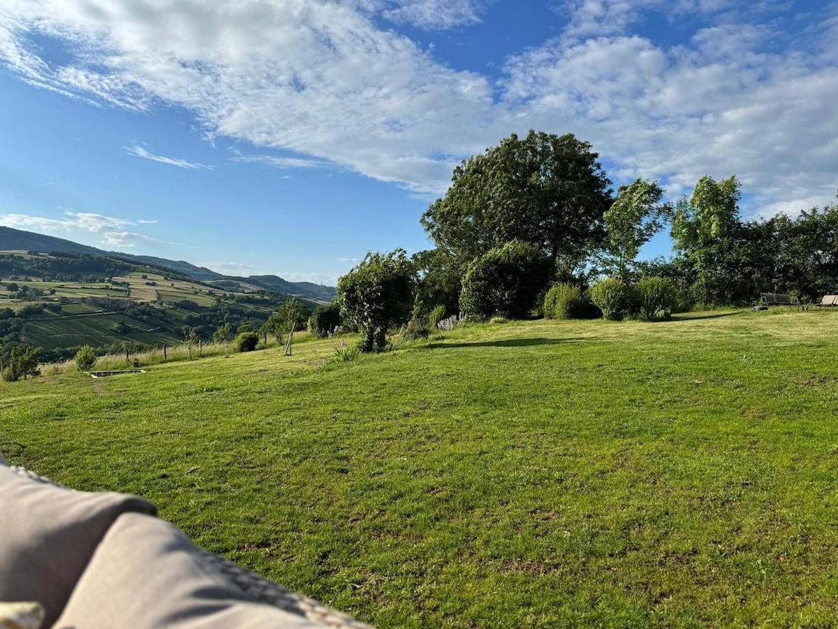 Quiet cottage with nice view between Mâcon and Cluny in Cenves, Région de Villefranche-sur-Saône