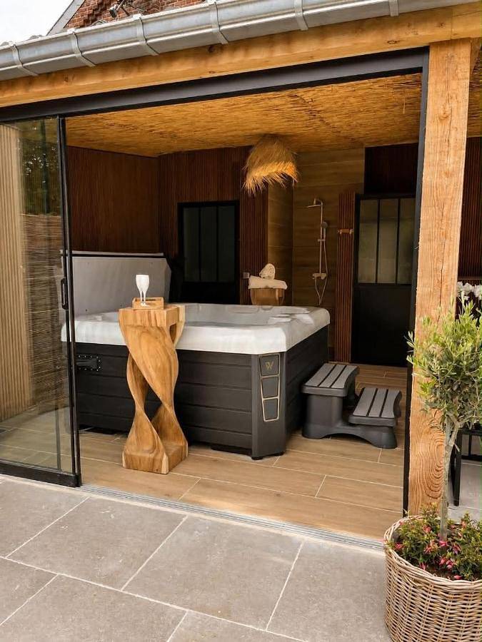 Location de vacances pour 2 personnes, avec Balcon et Jacuzzi ainsi que Terrasse et Jardin à Braives
