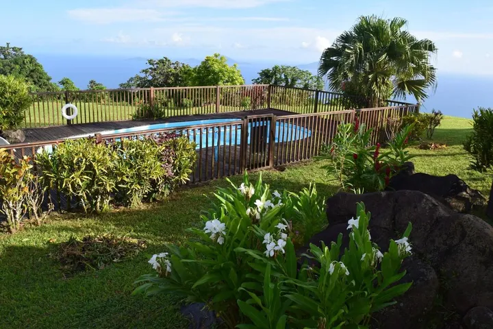 Chalet para 8 personas, con vistas además de jardín y piscina - 1