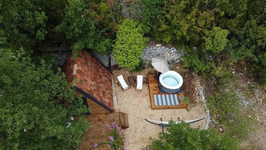 Camping für 2 Personen, mit Whirlpool und Terrasse sowie Garten und Ausblick an der Makarska Riviera