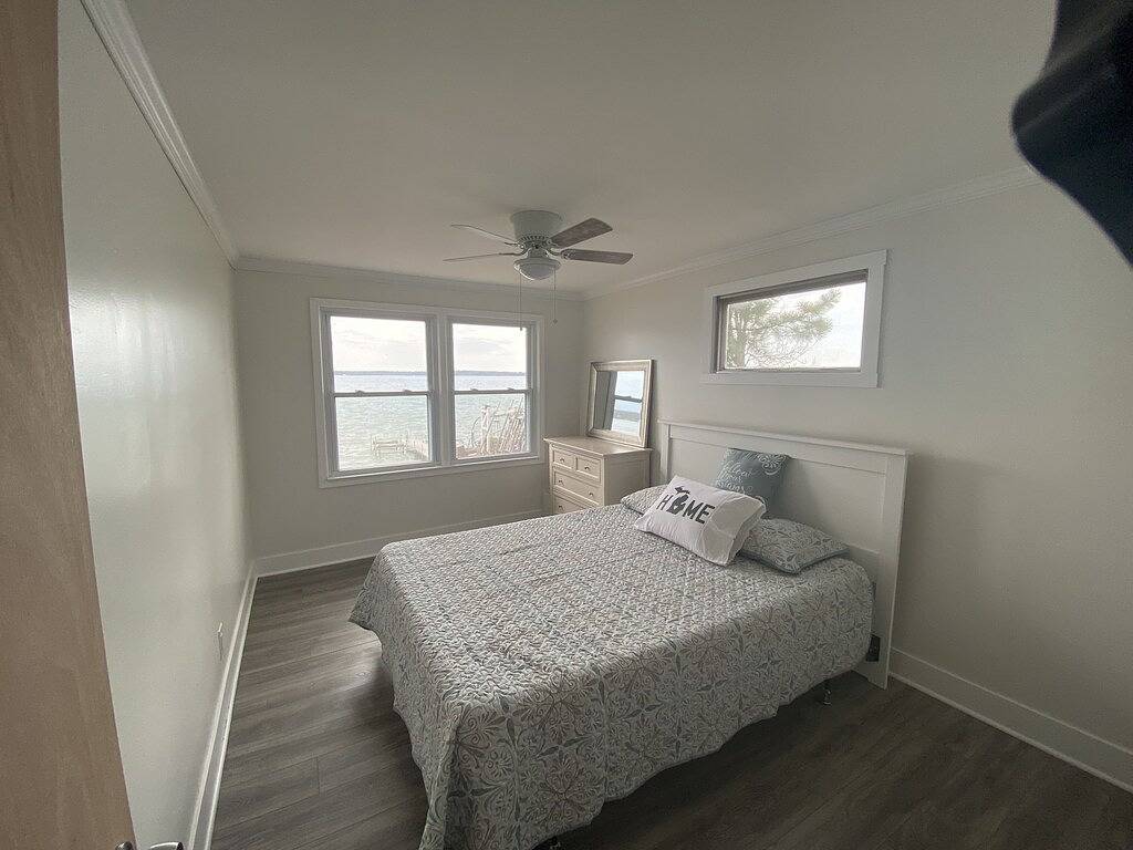 Beautiful Lake Front Newly Renovated Cottage 2021 in Higgins Lake